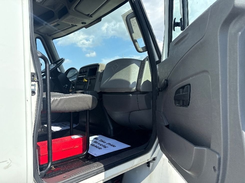 Medium Duty Box Truck-Light and Medium Duty Trucks-International-2019-4300-Dallas-TX-62,265\n\t\tmiles-$ 65,500 - Image 20