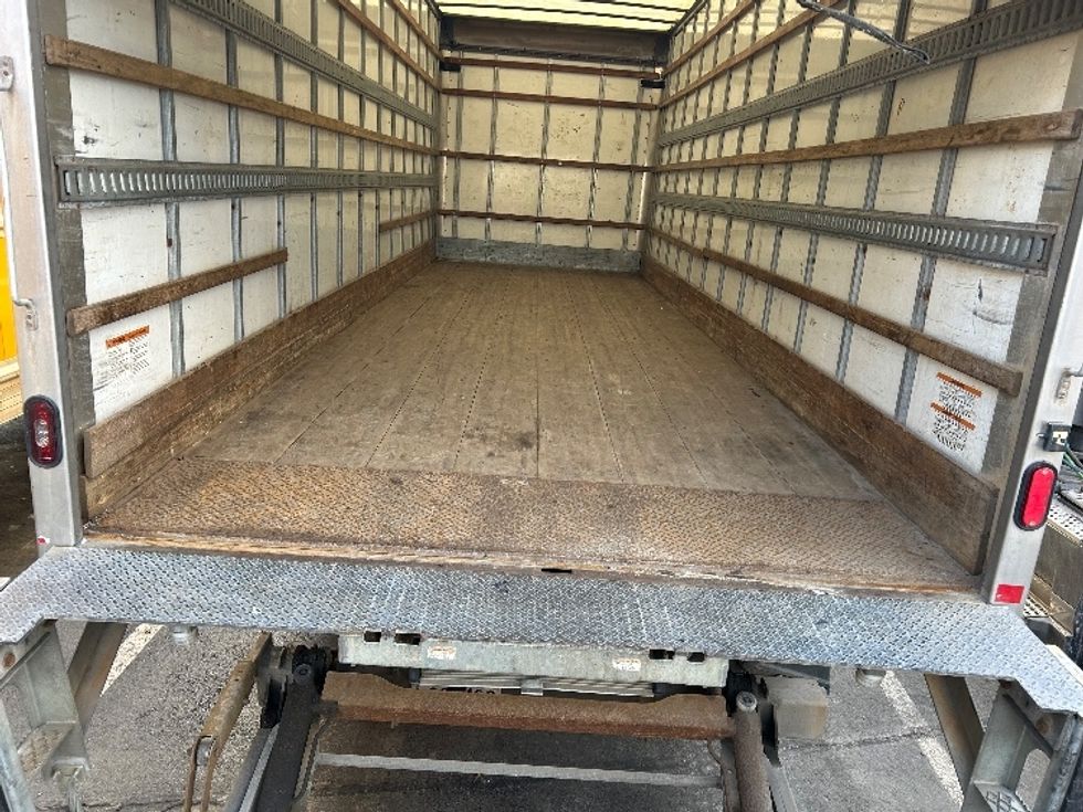 Medium Duty Box Truck-Light and Medium Duty Trucks-International-2019-4300-Dartmouth-NS-269,716\n\t\tkm-$ 59,500 - Image 10