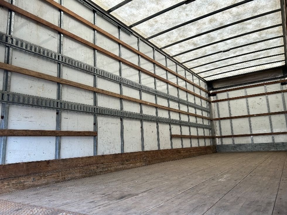 Medium Duty Box Truck-Light and Medium Duty Trucks-International-2019-4300-Dartmouth-NS-269,716\n\t\tkm-$ 59,500 - Image 11