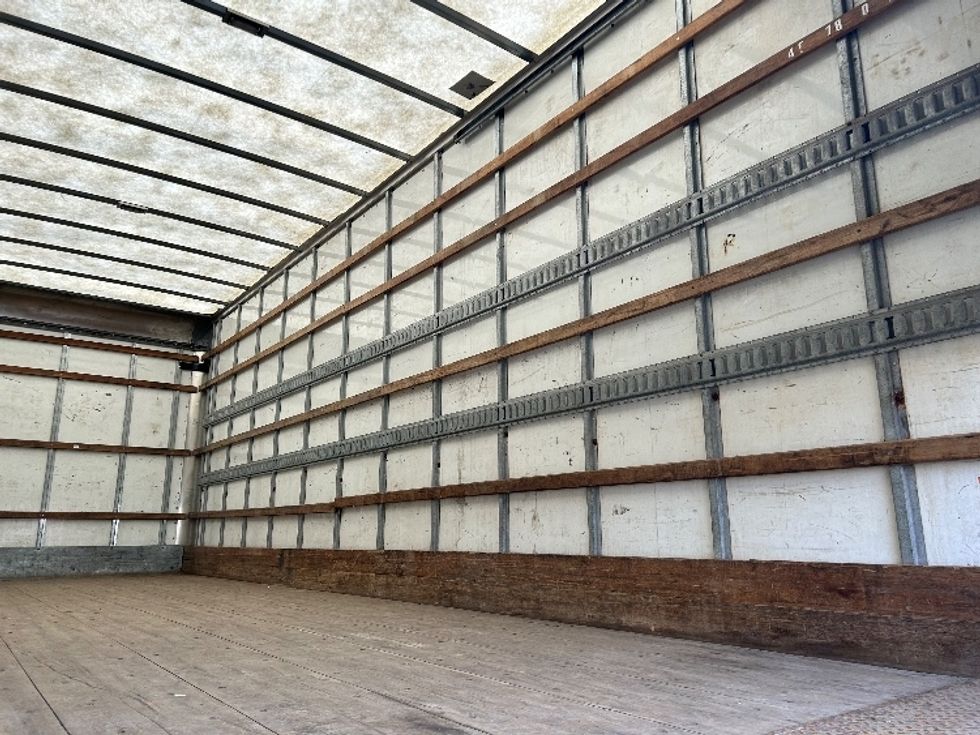 Medium Duty Box Truck-Light and Medium Duty Trucks-International-2019-4300-Dartmouth-NS-269,716\n\t\tkm-$ 59,500 - Image 12