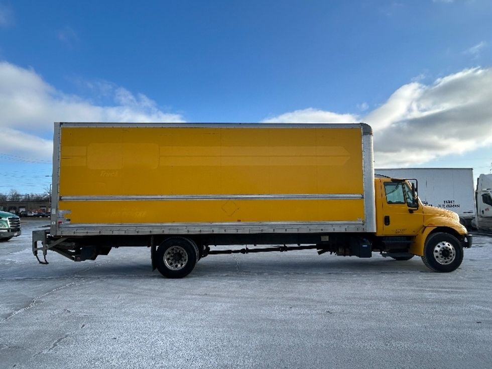 Medium Duty Box Truck-Light and Medium Duty Trucks-International-2019-4300-Dartmouth-NS-269,716\n\t\tkm-$ 59,500 - Image 15