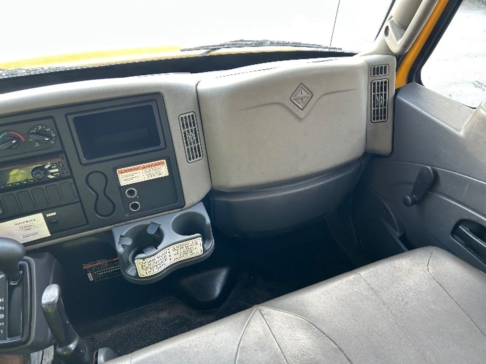 Medium Duty Box Truck-Light and Medium Duty Trucks-International-2019-4300-Dartmouth-NS-269,716\n\t\tkm-$ 59,500 - Image 19