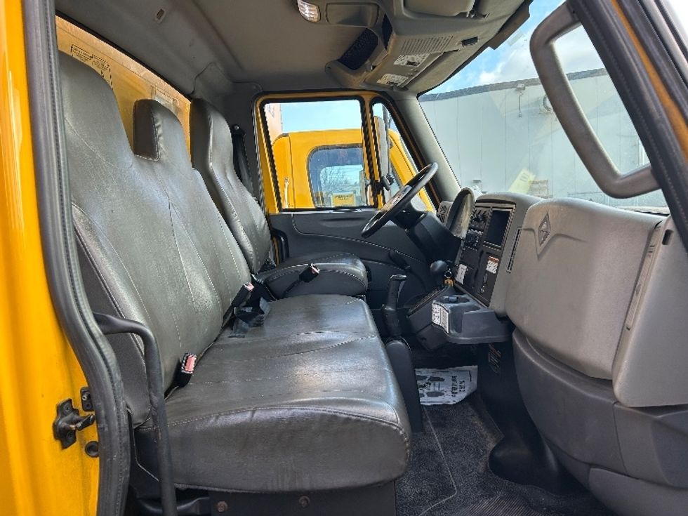 Medium Duty Box Truck-Light and Medium Duty Trucks-International-2019-4300-Dartmouth-NS-269,716\n\t\tkm-$ 59,500 - Image 22