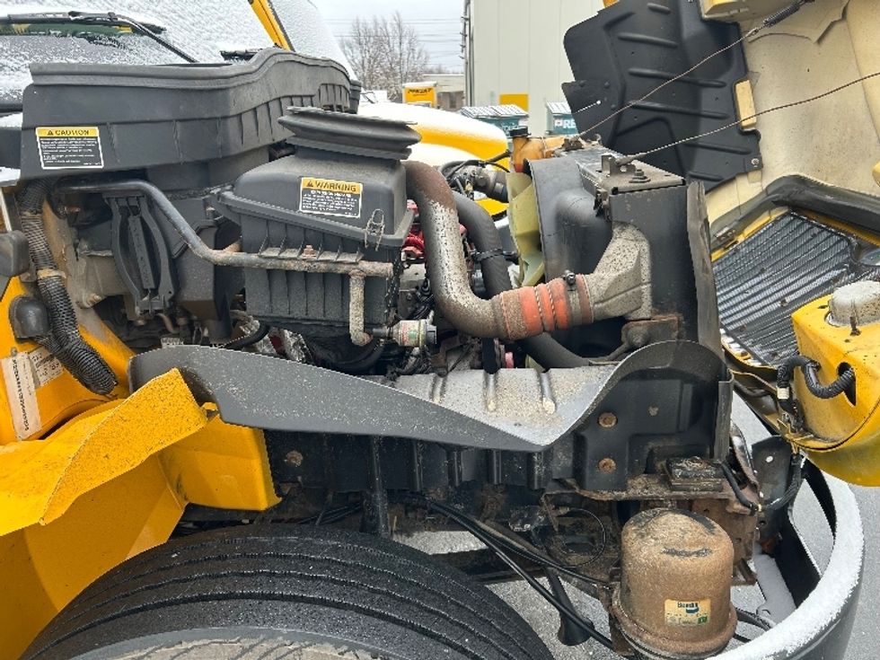 Medium Duty Box Truck-Light and Medium Duty Trucks-International-2019-4300-Dartmouth-NS-269,716\n\t\tkm-$ 59,500 - Image 23