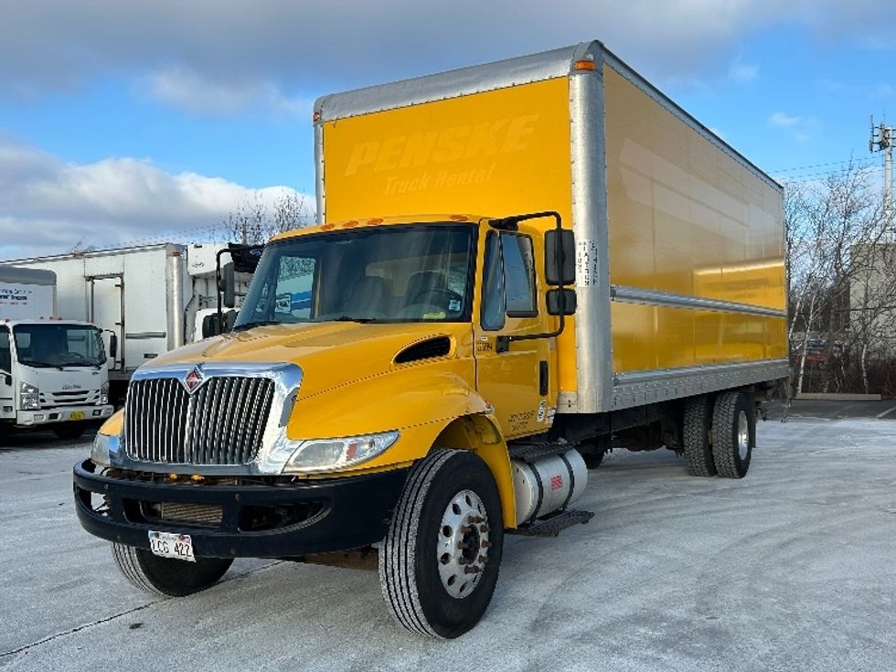 Medium Duty Box Truck-Light and Medium Duty Trucks-International-2019-4300-Dartmouth-NS-269,716\n\t\tkm-$ 59,500 - Image 3