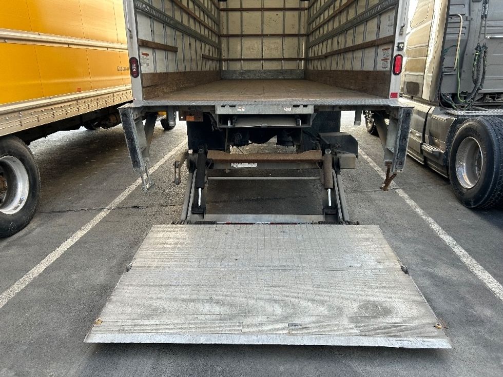 Medium Duty Box Truck-Light and Medium Duty Trucks-International-2019-4300-Dartmouth-NS-269,716\n\t\tkm-$ 59,500 - Image 9