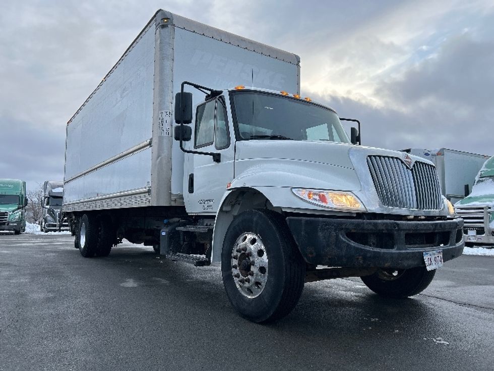 Medium Duty Box Truck-Light and Medium Duty Trucks-International-2019-4300-Dartmouth-NS-286,645\n\t\tkm-$ 57,500 - Image 1