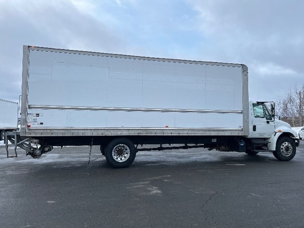 Medium Duty Box Truck-Light and Medium Duty Trucks-International-2019-4300-Dartmouth-NS-286,645\n\t\tkm-$ 57,500 - Image 14