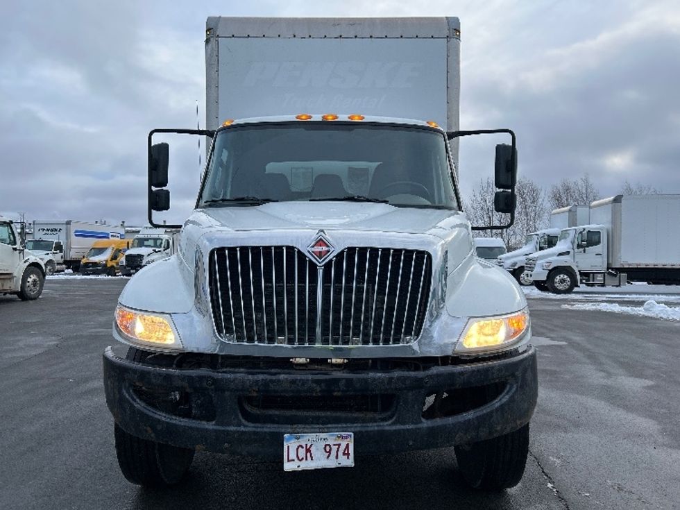 Medium Duty Box Truck-Light and Medium Duty Trucks-International-2019-4300-Dartmouth-NS-286,645\n\t\tkm-$ 57,500 - Image 2