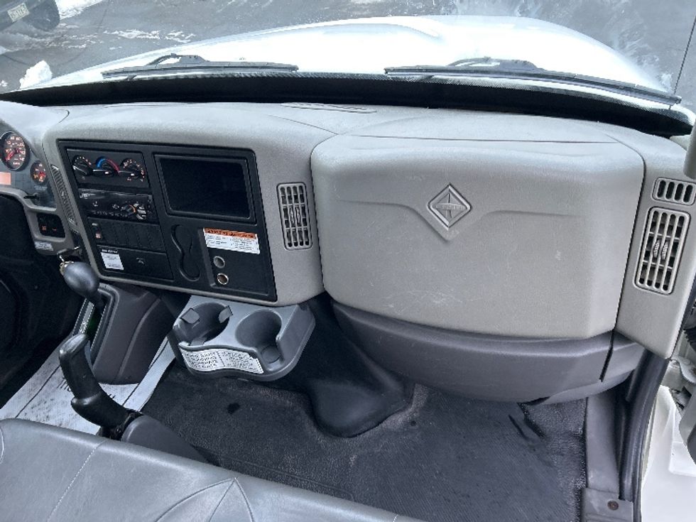 Medium Duty Box Truck-Light and Medium Duty Trucks-International-2019-4300-Dartmouth-NS-286,645\n\t\tkm-$ 57,500 - Image 20