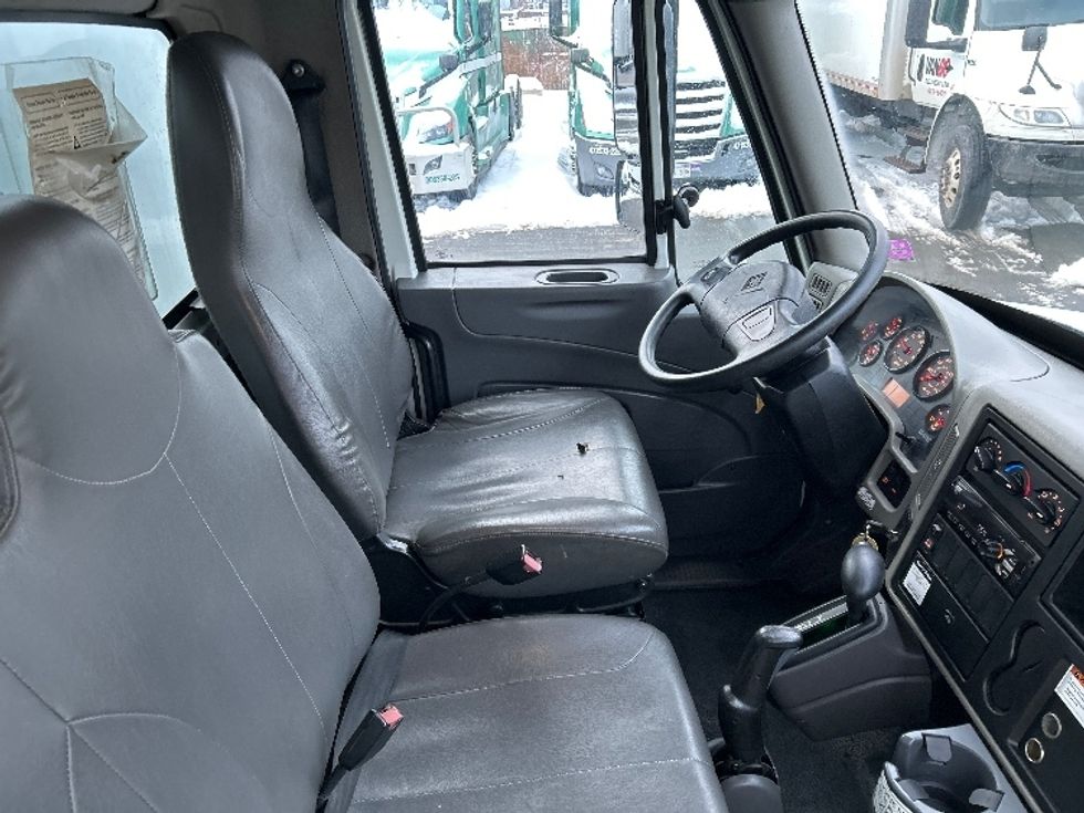 Medium Duty Box Truck-Light and Medium Duty Trucks-International-2019-4300-Dartmouth-NS-286,645\n\t\tkm-$ 57,500 - Image 21
