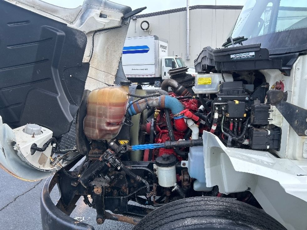 Medium Duty Box Truck-Light and Medium Duty Trucks-International-2019-4300-Dartmouth-NS-286,645\n\t\tkm-$ 57,500 - Image 22