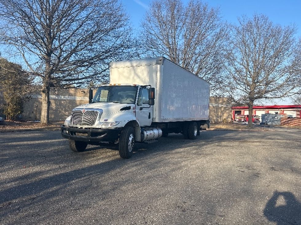 Medium Duty Box Truck-Light and Medium Duty Trucks-International-2019-4300-Dayton-NJ-186,648\n\t\tmiles-$ 39,750 - Image 3