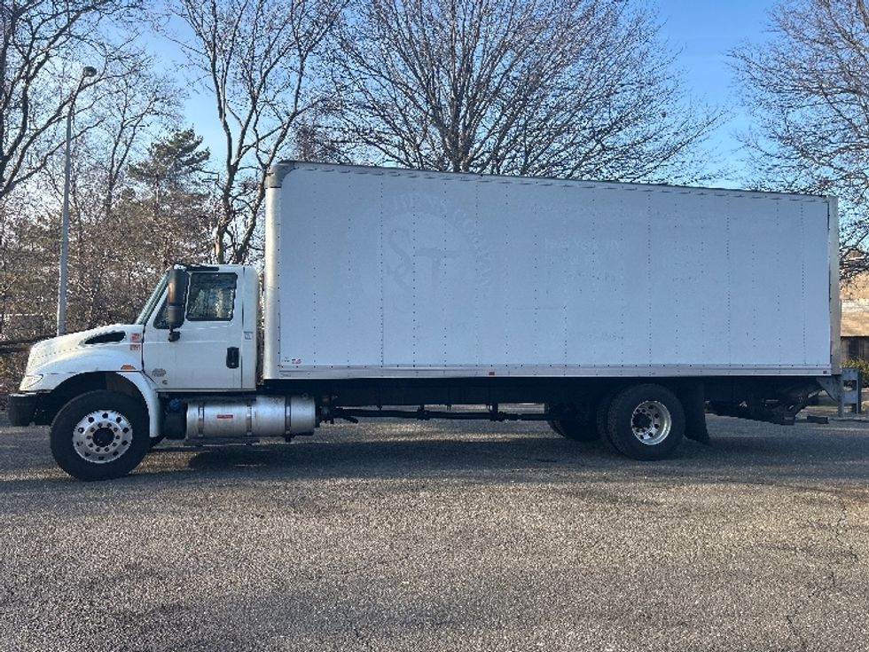 Medium Duty Box Truck-Light and Medium Duty Trucks-International-2019-4300-Dayton-NJ-186,648\n\t\tmiles-$ 39,750 - Image 4