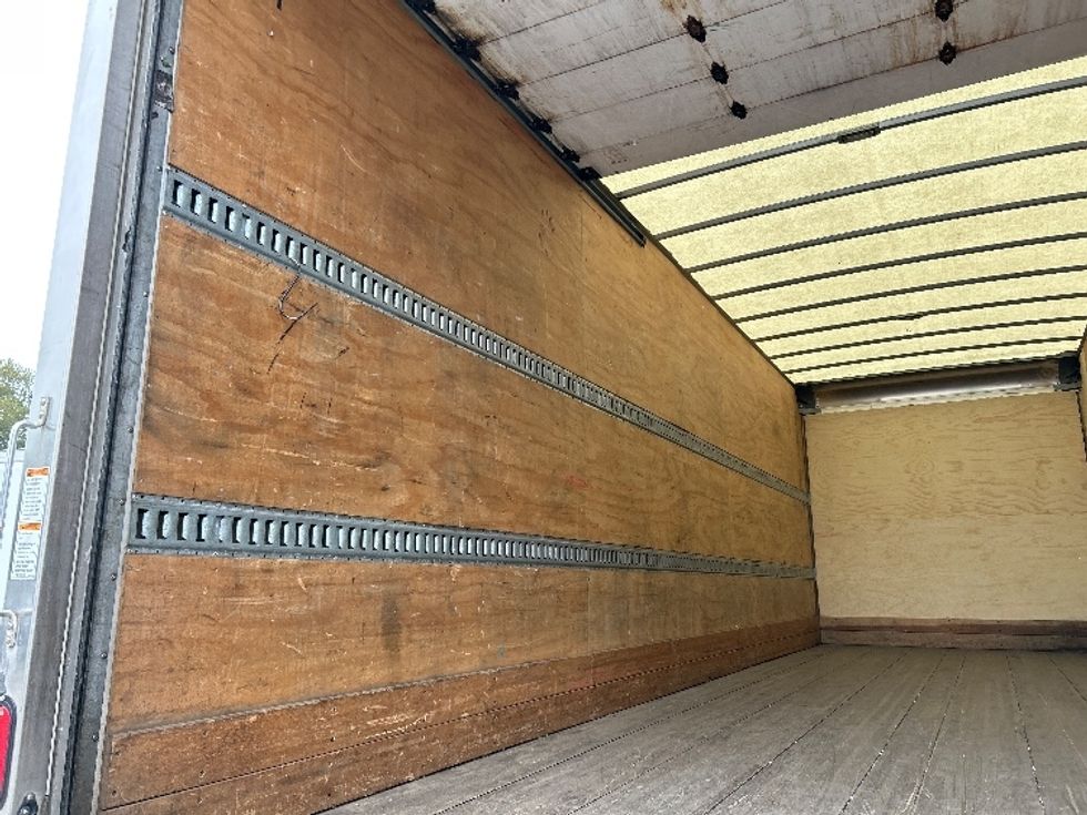 Medium Duty Box Truck-Light and Medium Duty Trucks-International-2019-4300-Delta-BC-147,336\n\t\tkm-$ 70,250 - Image 11