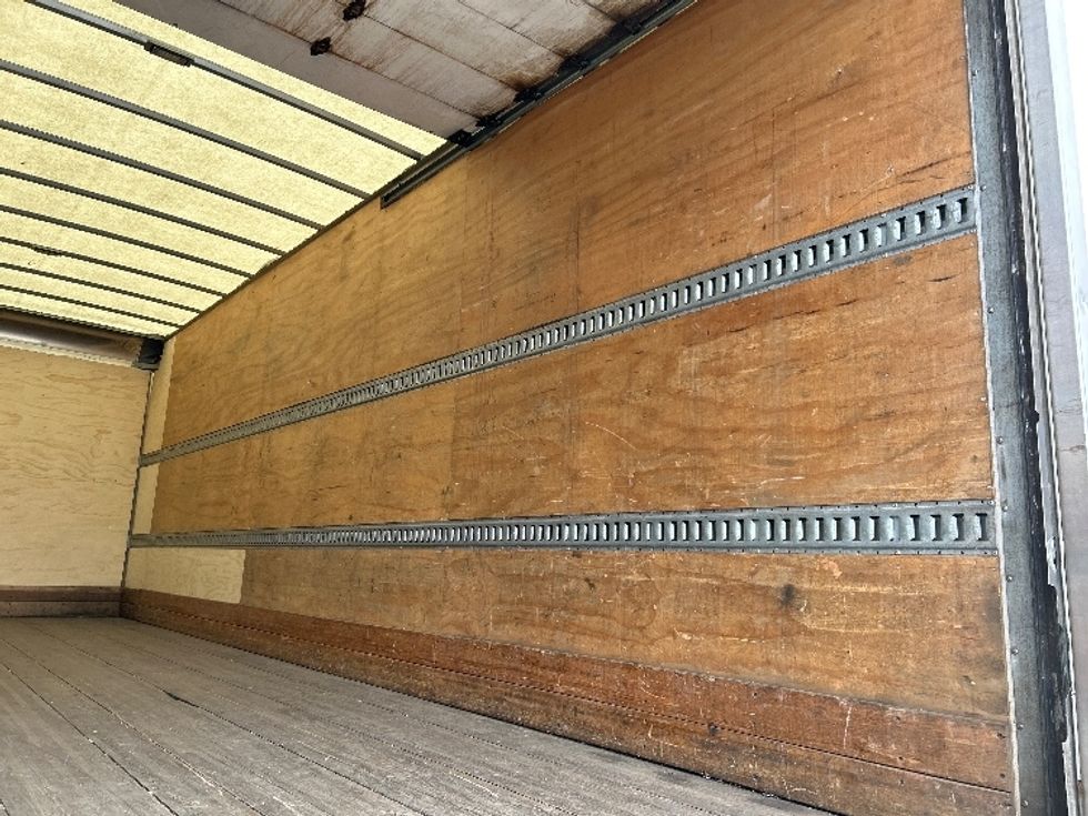 Medium Duty Box Truck-Light and Medium Duty Trucks-International-2019-4300-Delta-BC-147,336\n\t\tkm-$ 70,250 - Image 12