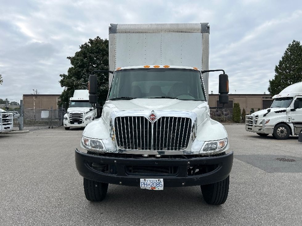 Medium Duty Box Truck-Light and Medium Duty Trucks-International-2019-4300-Delta-BC-147,336\n\t\tkm-$ 70,250 - Image 2