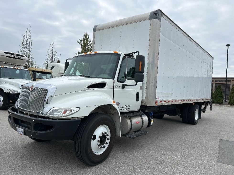 Medium Duty Box Truck-Light and Medium Duty Trucks-International-2019-4300-Delta-BC-147,336\n\t\tkm-$ 70,250 - Image 3