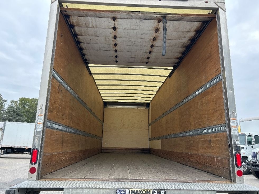 Medium Duty Box Truck-Light and Medium Duty Trucks-International-2019-4300-Delta-BC-147,336\n\t\tkm-$ 70,250 - Image 4