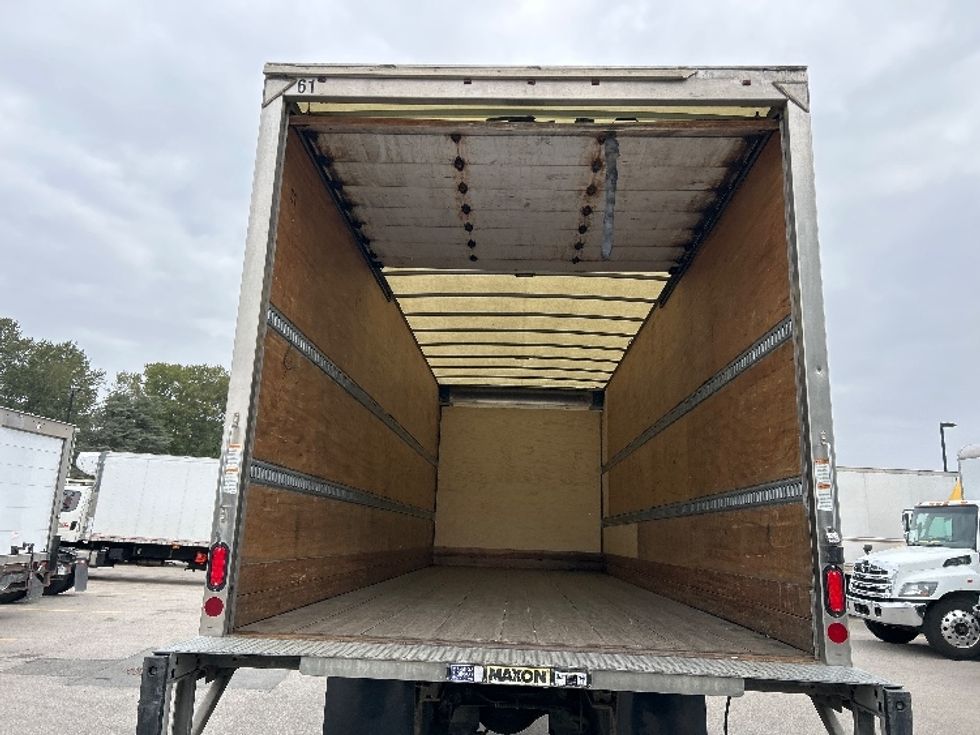 Medium Duty Box Truck-Light and Medium Duty Trucks-International-2019-4300-Delta-BC-147,336\n\t\tkm-$ 70,250 - Image 9