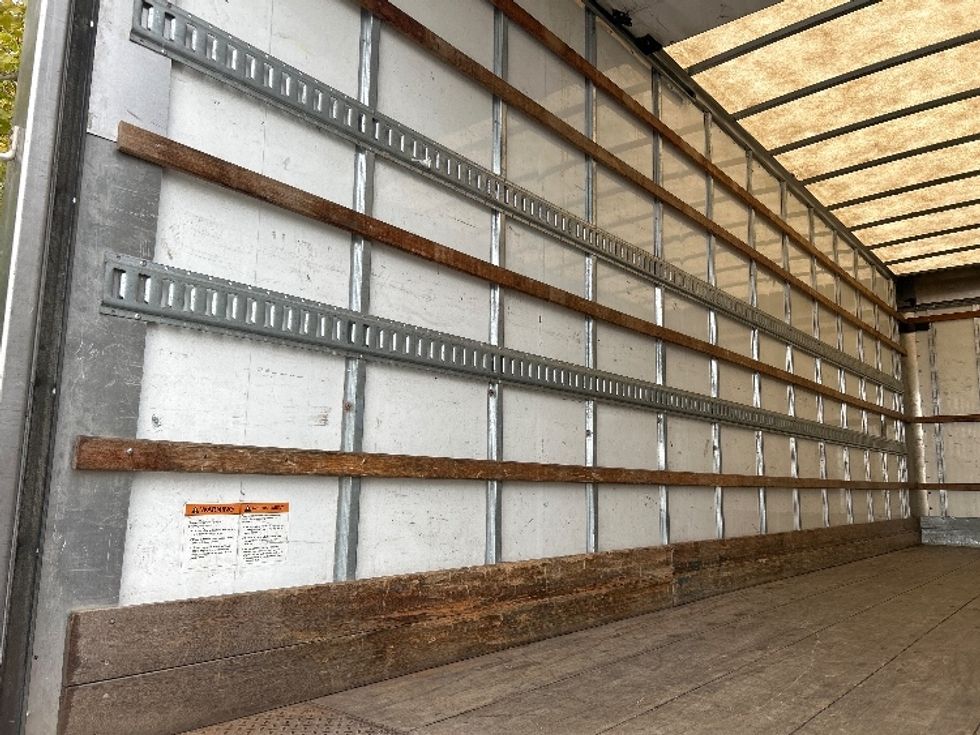 Medium Duty Box Truck-Light and Medium Duty Trucks-International-2019-4300-Delta-BC-152,259\n\t\tkm-$ 67,250 - Image 11