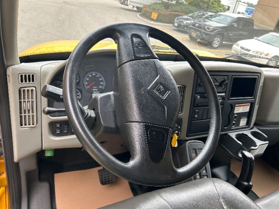 Medium Duty Box Truck-Light and Medium Duty Trucks-International-2019-4300-Delta-BC-152,259\n\t\tkm-$ 67,250 - Image 17