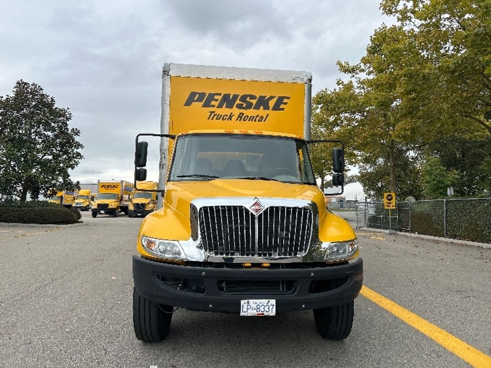 Medium Duty Box Truck-Light and Medium Duty Trucks-International-2019-4300-Delta-BC-152,259\n\t\tkm-$ 67,250 - Image 2