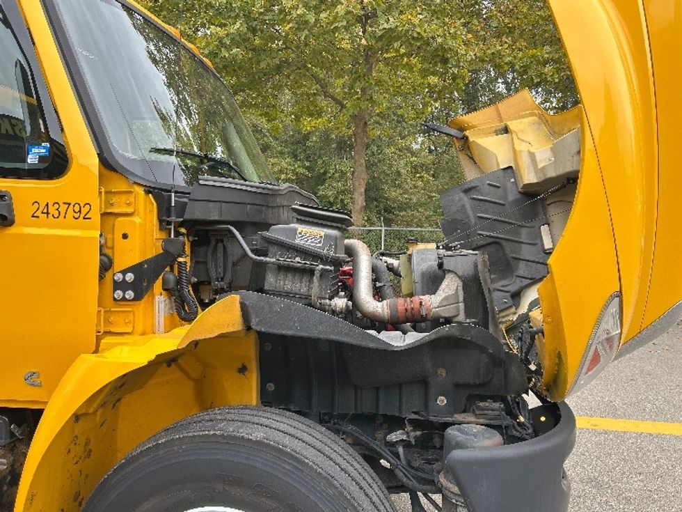 Medium Duty Box Truck-Light and Medium Duty Trucks-International-2019-4300-Delta-BC-152,259\n\t\tkm-$ 67,250 - Image 22