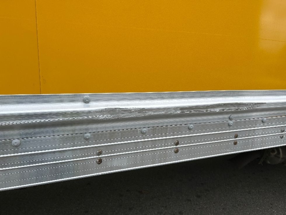 Medium Duty Box Truck-Light and Medium Duty Trucks-International-2019-4300-Delta-BC-152,259\n\t\tkm-$ 67,250 - Image 25