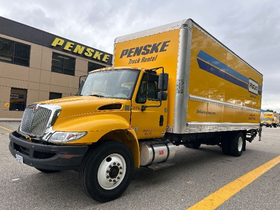 Medium Duty Box Truck-Light and Medium Duty Trucks-International-2019-4300-Delta-BC-152,259\n\t\tkm-$ 67,250 - Image 3