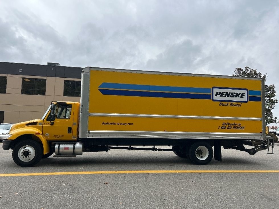 Medium Duty Box Truck-Light and Medium Duty Trucks-International-2019-4300-Delta-BC-152,259\n\t\tkm-$ 67,250 - Image 4