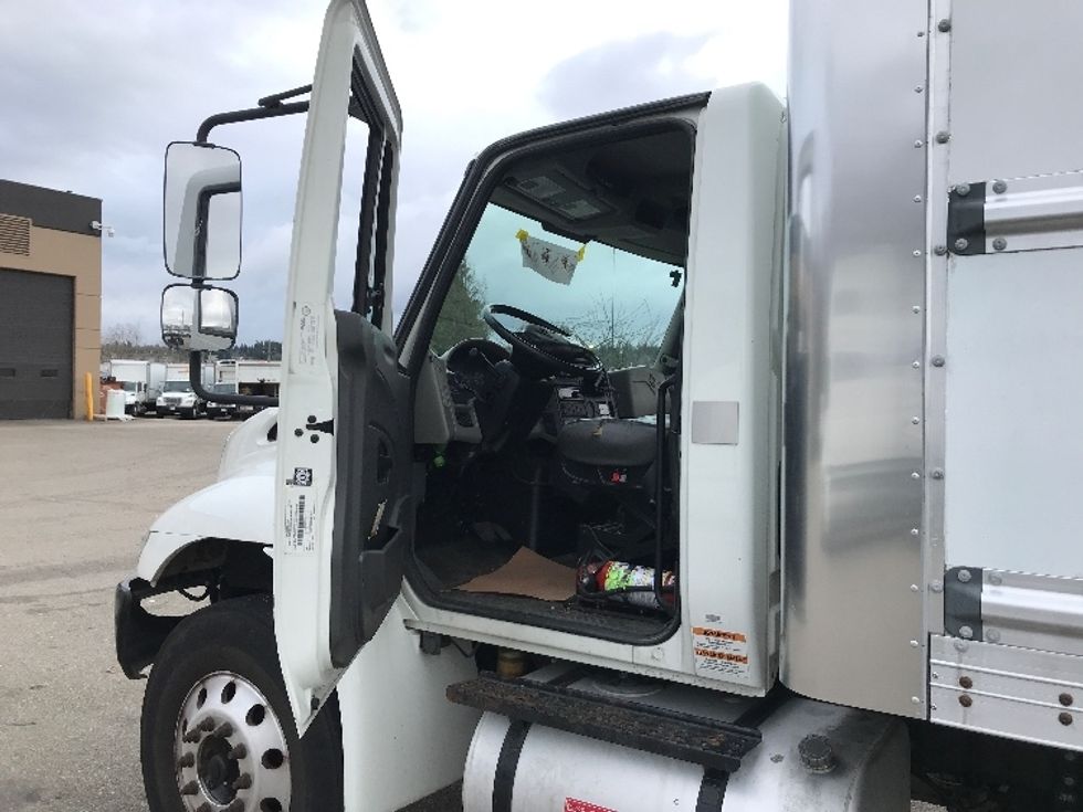 Medium Duty Box Truck-Light and Medium Duty Trucks-International-2019-4300-Delta-BC-174,909\n\t\tkm-$ 67,250 - Image 16