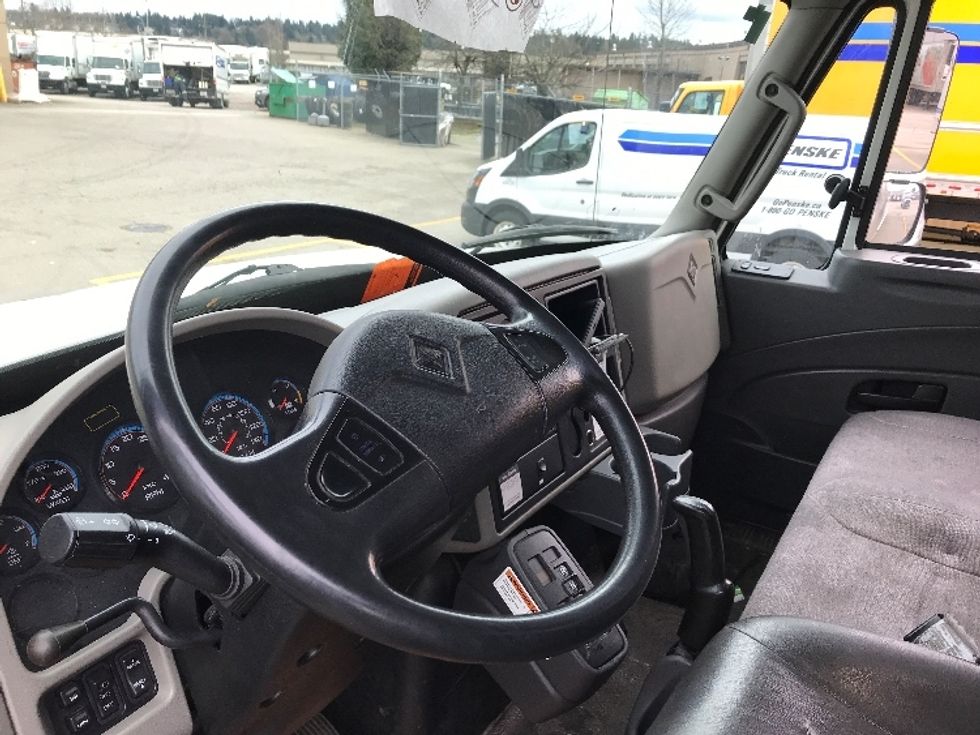 Medium Duty Box Truck-Light and Medium Duty Trucks-International-2019-4300-Delta-BC-174,909\n\t\tkm-$ 67,250 - Image 17