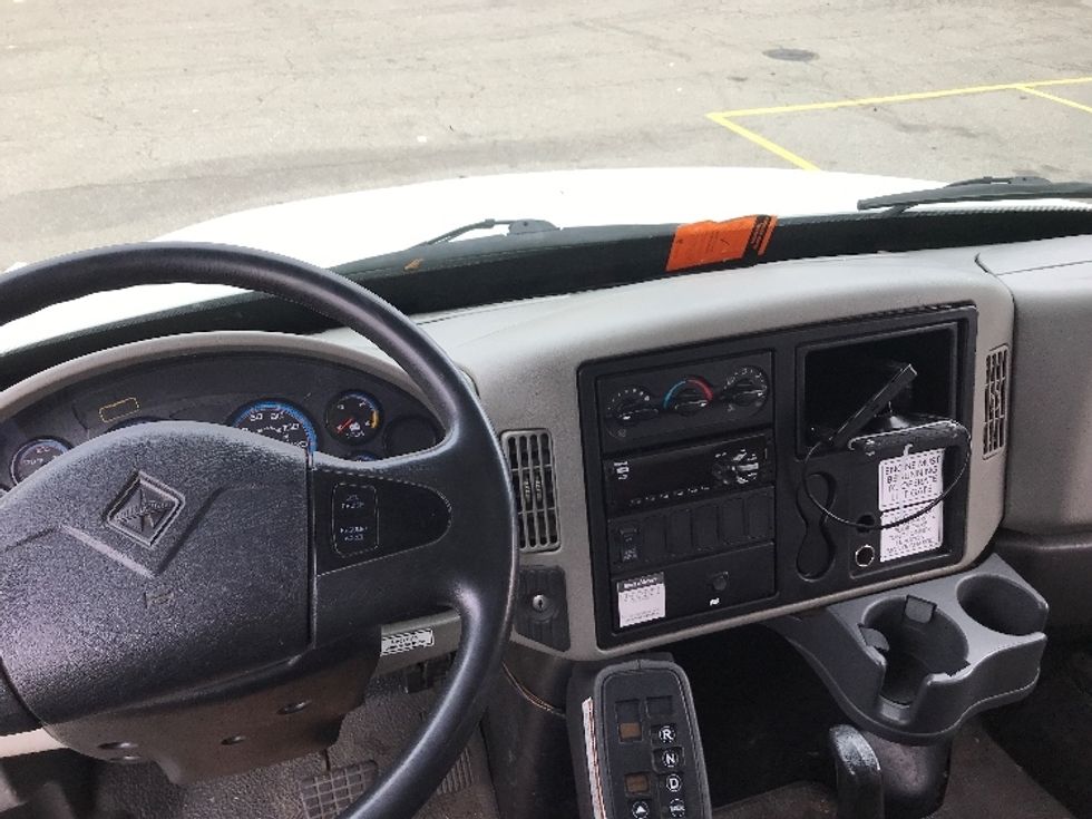 Medium Duty Box Truck-Light and Medium Duty Trucks-International-2019-4300-Delta-BC-174,909\n\t\tkm-$ 67,250 - Image 18