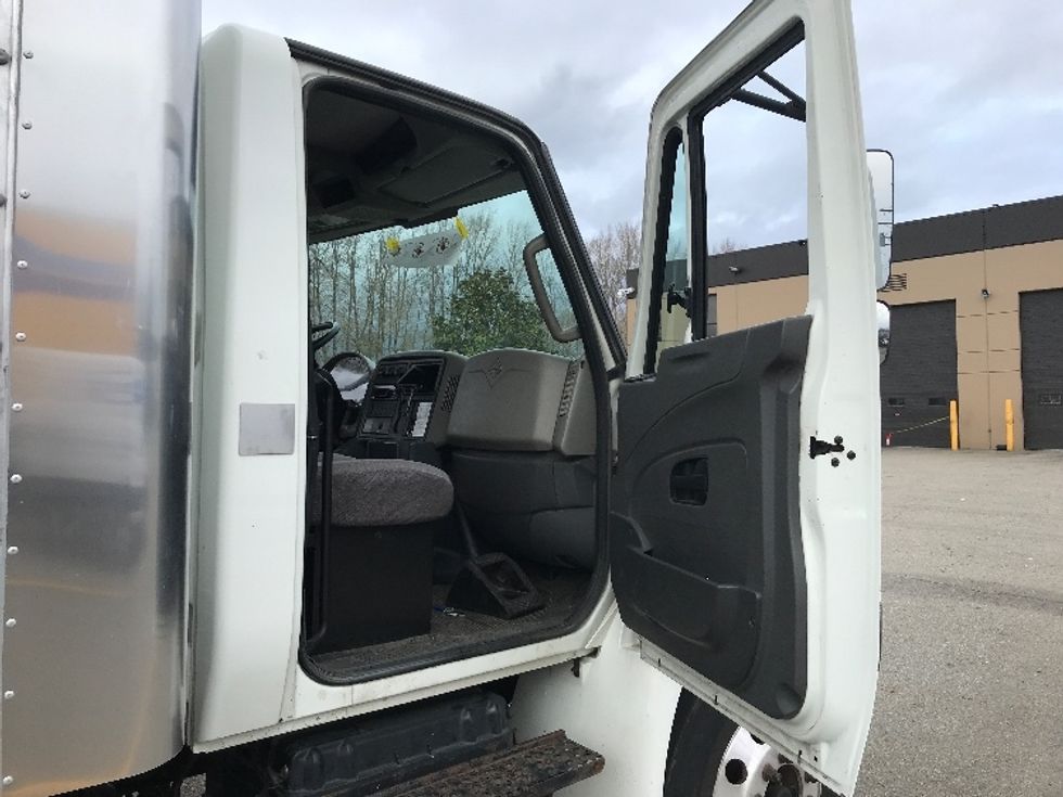 Medium Duty Box Truck-Light and Medium Duty Trucks-International-2019-4300-Delta-BC-174,909\n\t\tkm-$ 67,250 - Image 20