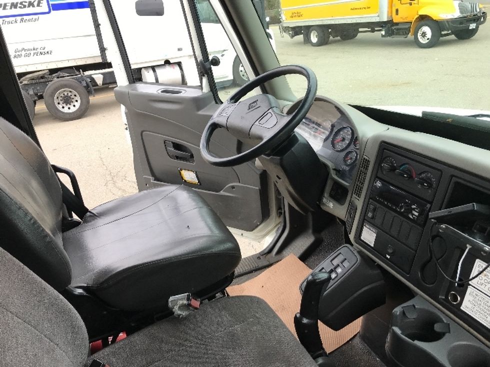 Medium Duty Box Truck-Light and Medium Duty Trucks-International-2019-4300-Delta-BC-174,909\n\t\tkm-$ 67,250 - Image 22