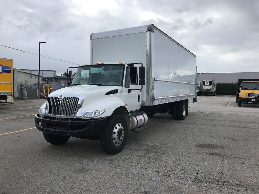 Medium Duty Box Truck-Light and Medium Duty Trucks-International-2019-4300-Delta-BC-174,909\n\t\tkm-$ 67,250 - Image 3