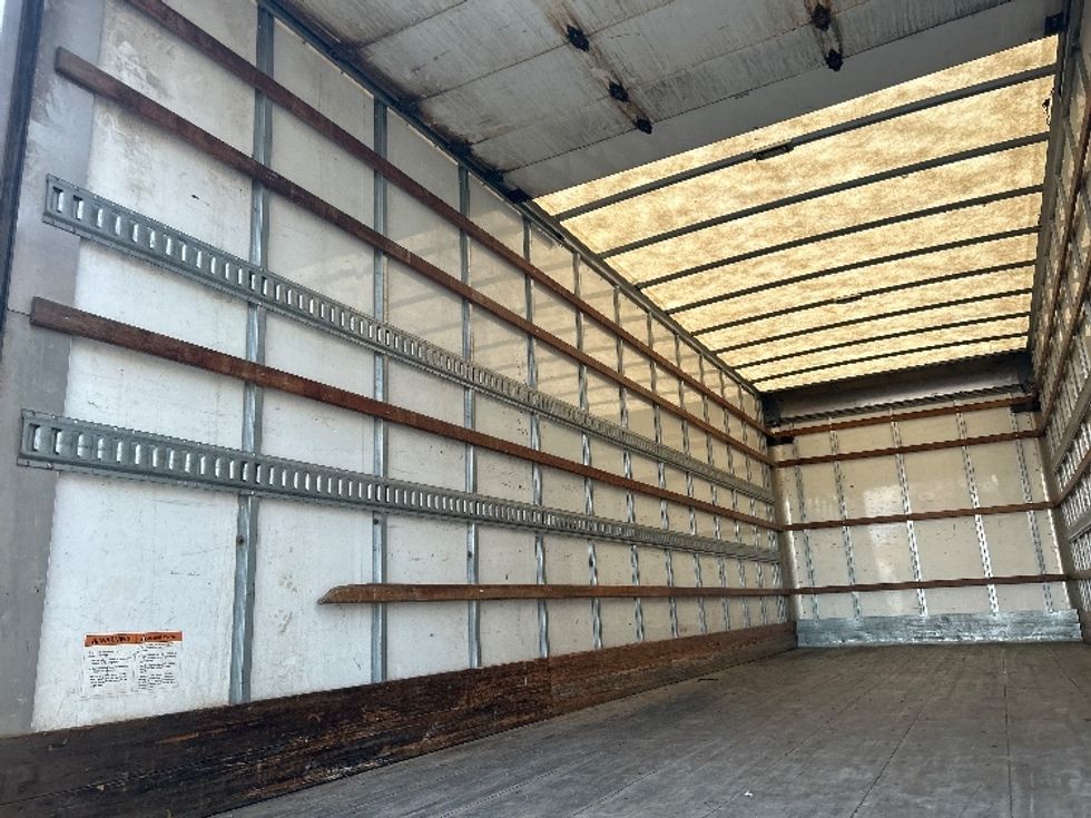 Medium Duty Box Truck-Light and Medium Duty Trucks-International-2019-4300-Delta-BC-178,782\n\t\tkm-$ 65,500 - Image 11