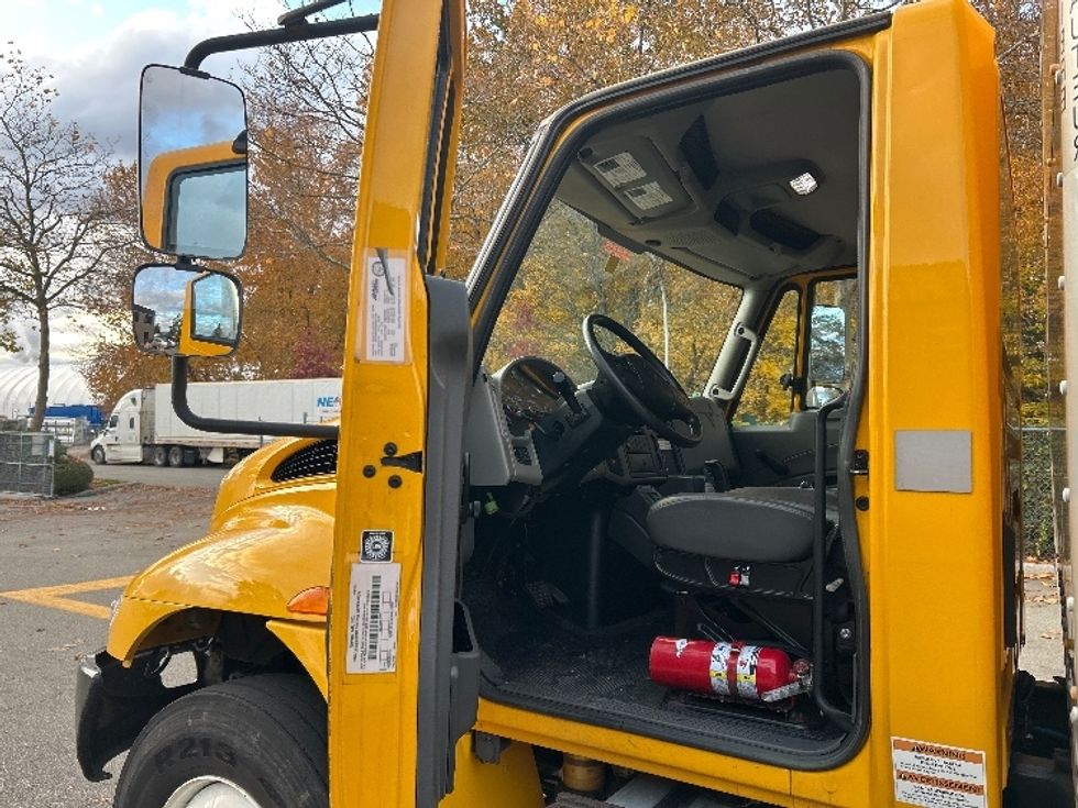 Medium Duty Box Truck-Light and Medium Duty Trucks-International-2019-4300-Delta-BC-178,782\n\t\tkm-$ 65,500 - Image 16