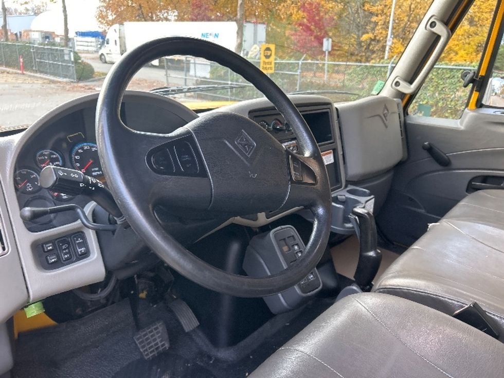 Medium Duty Box Truck-Light and Medium Duty Trucks-International-2019-4300-Delta-BC-178,782\n\t\tkm-$ 65,500 - Image 17