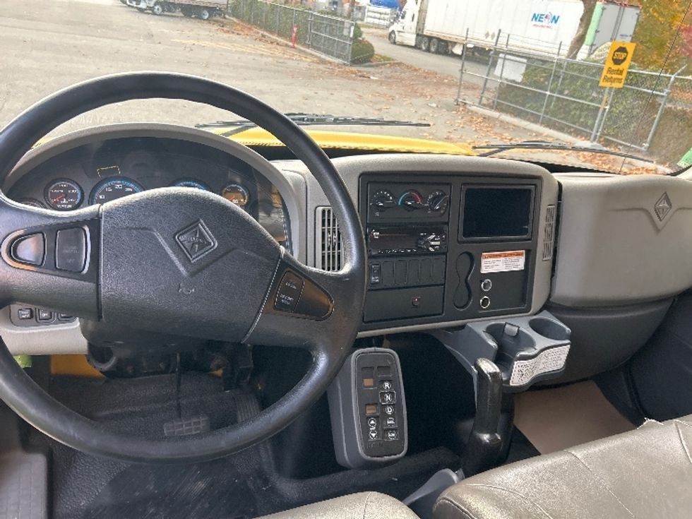 Medium Duty Box Truck-Light and Medium Duty Trucks-International-2019-4300-Delta-BC-178,782\n\t\tkm-$ 65,500 - Image 18