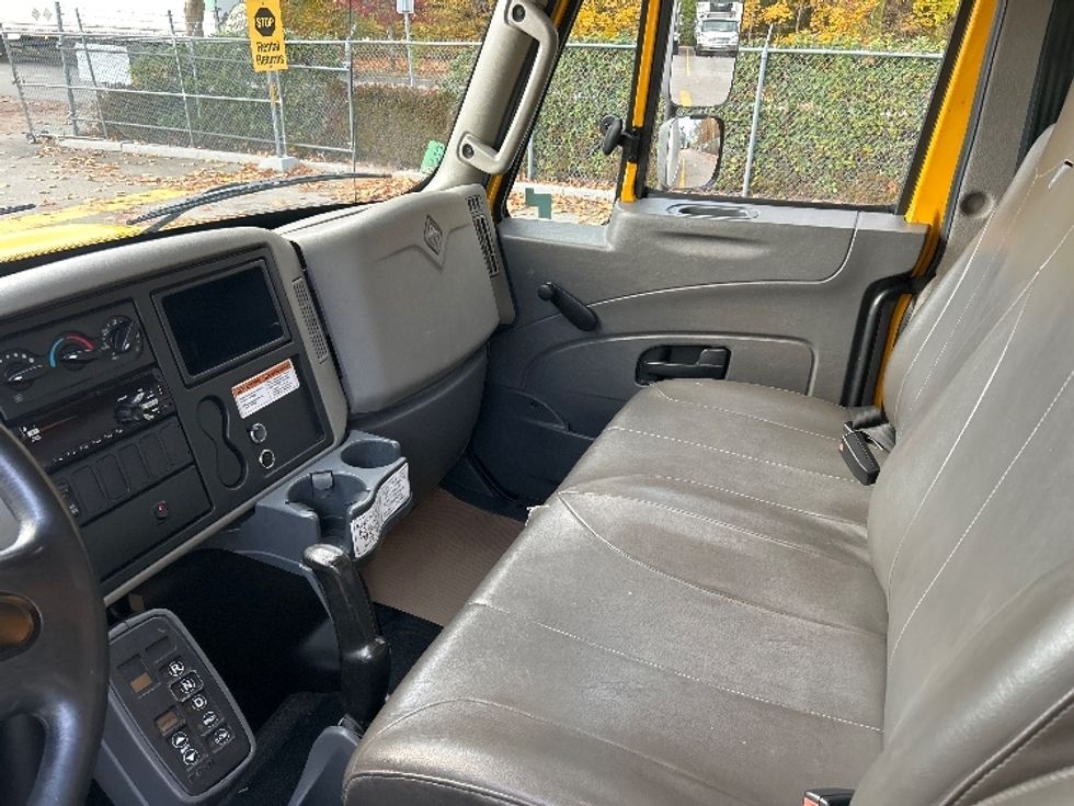 Medium Duty Box Truck-Light and Medium Duty Trucks-International-2019-4300-Delta-BC-178,782\n\t\tkm-$ 65,500 - Image 19