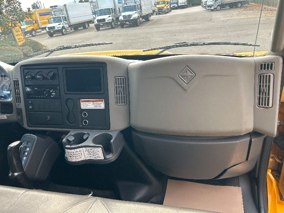 Medium Duty Box Truck-Light and Medium Duty Trucks-International-2019-4300-Delta-BC-178,782\n\t\tkm-$ 65,500 - Image 21