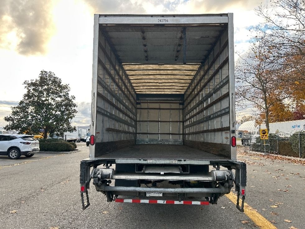 Medium Duty Box Truck-Light and Medium Duty Trucks-International-2019-4300-Delta-BC-178,782\n\t\tkm-$ 65,500 - Image 8