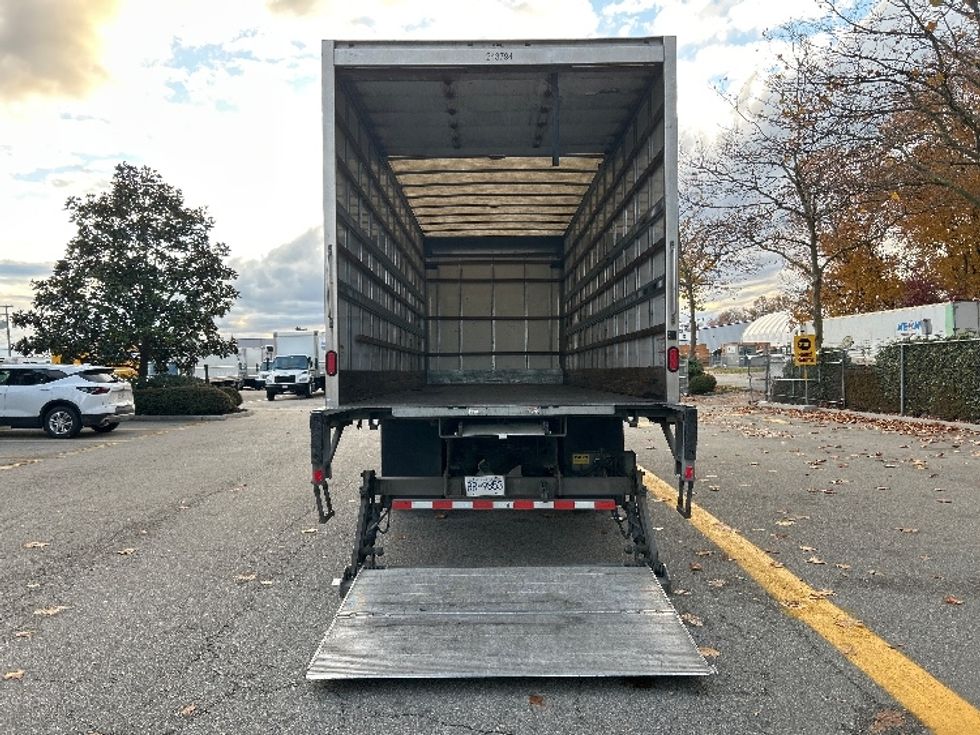 Medium Duty Box Truck-Light and Medium Duty Trucks-International-2019-4300-Delta-BC-178,782\n\t\tkm-$ 65,500 - Image 9