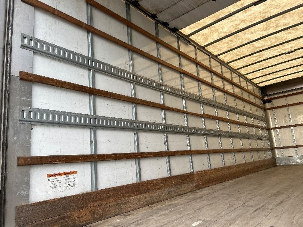 Medium Duty Box Truck-Light and Medium Duty Trucks-International-2019-4300-Delta-BC-191,218\n\t\tkm-$ 64,750 - Image 11