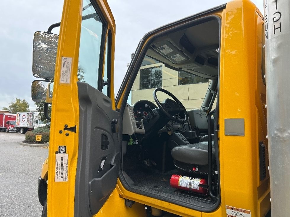 Medium Duty Box Truck-Light and Medium Duty Trucks-International-2019-4300-Delta-BC-191,218\n\t\tkm-$ 64,750 - Image 16