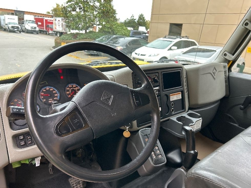 Medium Duty Box Truck-Light and Medium Duty Trucks-International-2019-4300-Delta-BC-191,218\n\t\tkm-$ 64,750 - Image 17