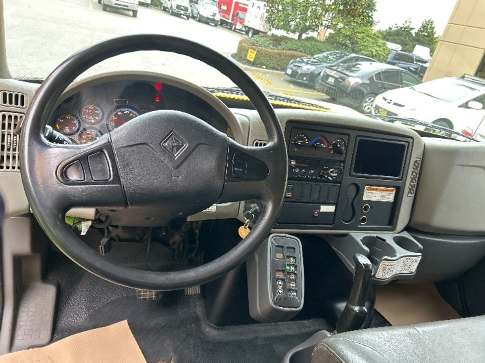 Medium Duty Box Truck-Light and Medium Duty Trucks-International-2019-4300-Delta-BC-191,218\n\t\tkm-$ 64,750 - Image 18