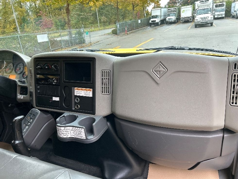Medium Duty Box Truck-Light and Medium Duty Trucks-International-2019-4300-Delta-BC-191,218\n\t\tkm-$ 64,750 - Image 21